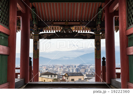 京都 清水寺 西門から眺める京都の町 京都 清水寺 西門から眺める京都の町 19222360