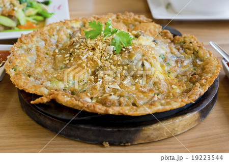 Crispy Stir-fried oyster with bean sprout 19223544