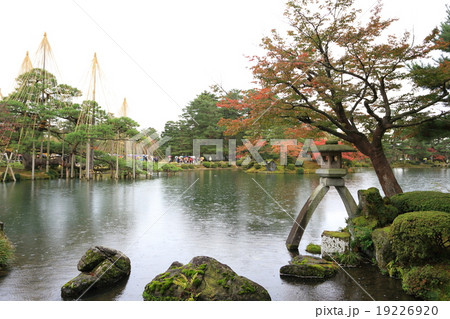金沢、兼六園徽軫灯籠 金沢、兼六園徽軫灯籠 19226920