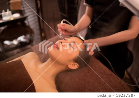 beauty-treatment clinic　撮影協力： 3BエステサロンLuki'A（麻布十番） 19227587