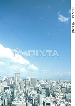 高層ビルと青空(大阪梅田) 高層ビルと青空(大阪梅田) 19229053