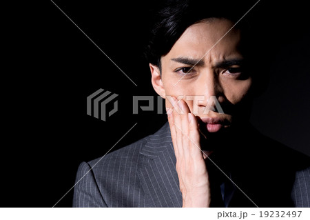 若いビジネスマン 19232497