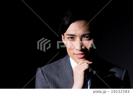 若いビジネスマン 19232583