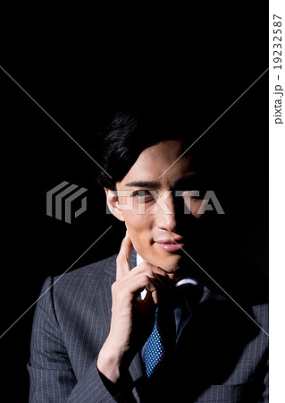 若いビジネスマン 若いビジネスマン 19232587