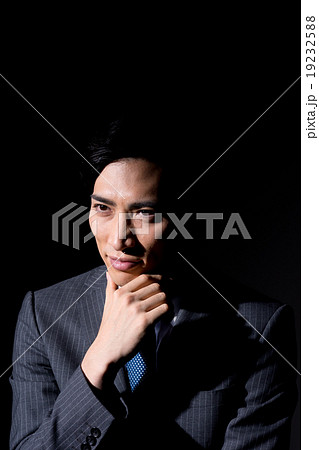 若いビジネスマン 19232588