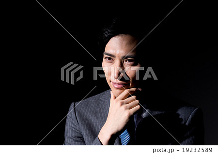 若いビジネスマン 19232589