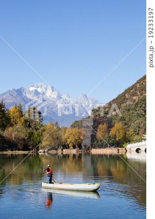 Black Dragon Pool Jade Dragon Mountain in Lijiang. 19233197