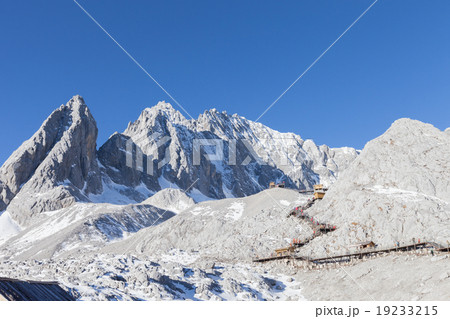 View of Jade Dragon Snow Mountain. 19233215