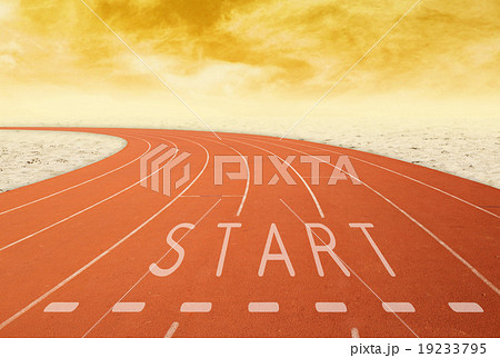 empty outdoor running track with sign start  19233795