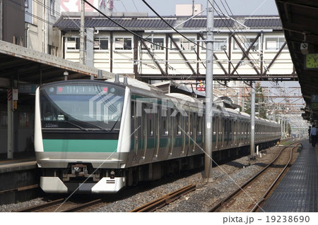 十条駅と埼京線E233系 19238690