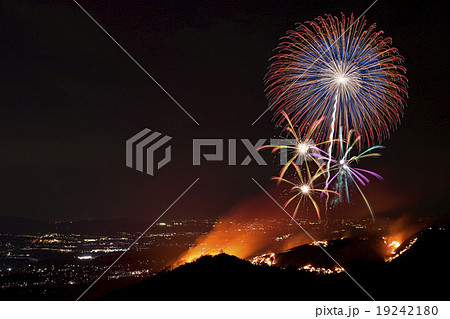 奈良県 若草山焼きと花火の写真素材