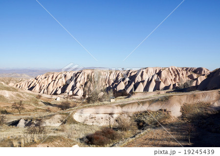 トルコ・カッパドキア　ローズバレーの奇岩群 19245439