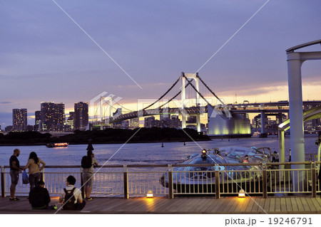 夕暮れ時のレインボーブリッジ 19246791