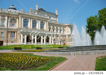 Public opera theater in Odessa 19248626