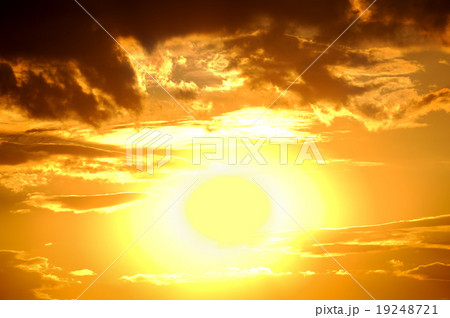 big sun. bright sunset 19248721
