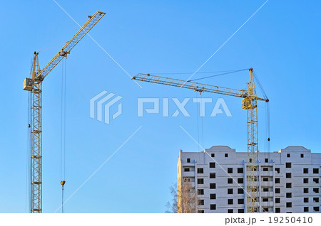 Cranes and building construction 19250410