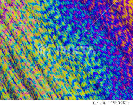 極彩色のポップアートな柄のビタミンCの顕微鏡写真 19250815