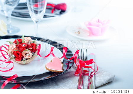 Holiday romantic table setting with pink roses Holiday romantic table setting with pink roses 19251433