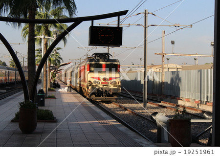 モロッコ鉄道　マラケシュ駅の列車　　モロッコ 19251961