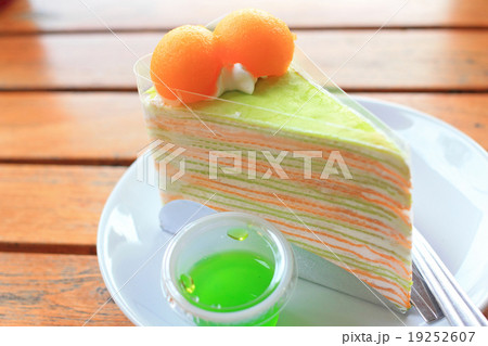 Layer crape cake with fresh melon 19252607