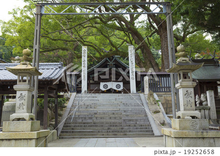 艮神社の本殿と石段 艮神社の本殿と石段 19252658