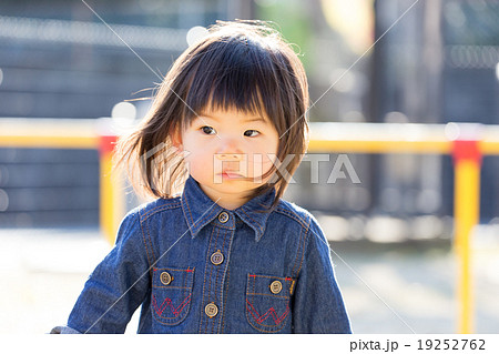 子供と犬 19252762