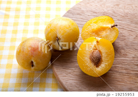 White Peach White Peach 19255953