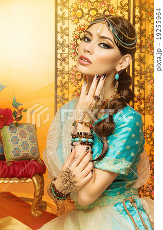 Beautiful girl in oriental costume Beautiful girl in oriental costume 19255964