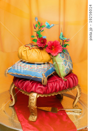 Oriental wedding cake 19256014