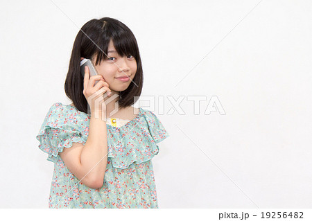 スマフォを持つ女性 スマフォを持つ女性 19256482