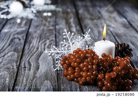 Christmas- viburnum and candle 19258086