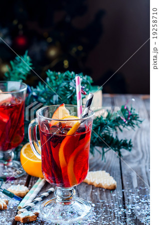 spices and mulled wine  19258710