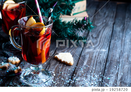 spices and mulled wine  19258720