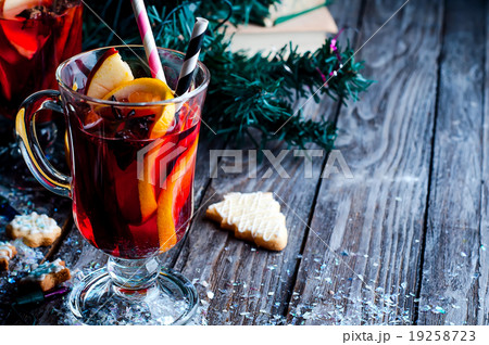 spices and mulled wine  19258723