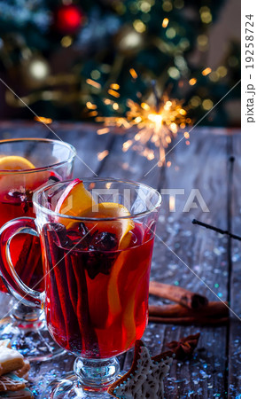spices and mulled wine  19258724