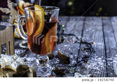 spices and mulled wine  19258740