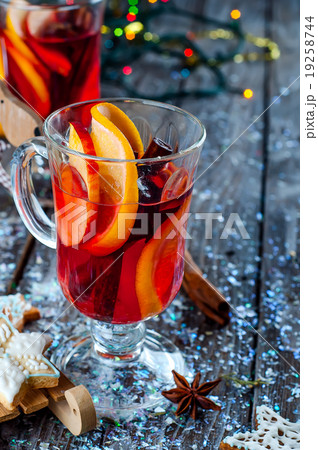 spices and mulled wine  19258744