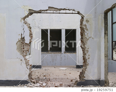cracked walls cracked walls 19259751