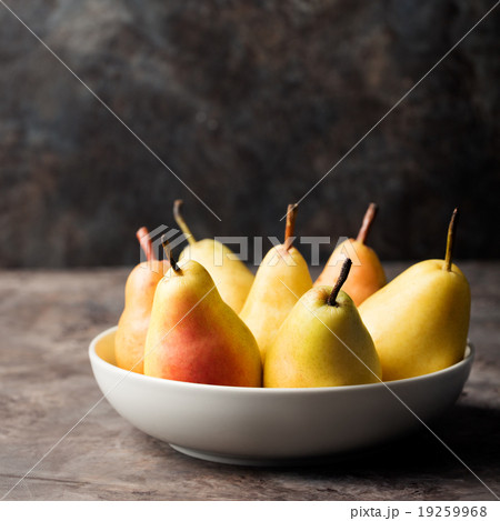 Fresh Organic Pears in the plate Copy space 19259968