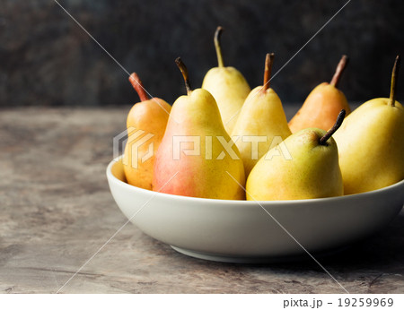 Fresh Organic Pears in the plate Copy space 19259969