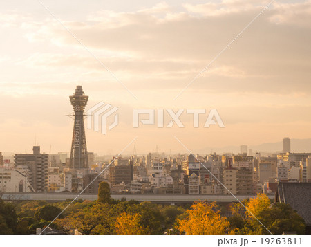 Osaka tower under twilight sky 19263811