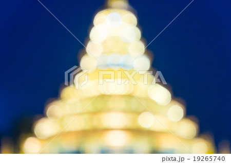 Blur irregular bokeh of pagoda under twilight sky Blur irregular bokeh of pagoda under twilight sky 19265740