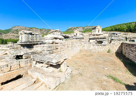Ancient ruins in Hierapolis, Pamukkale, Turkey. Ancient ruins in Hierapolis, Pamukkale, Turkey. 19275575