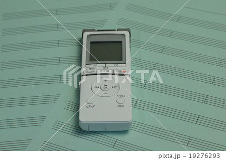 ボイスレコーダーと五線譜 19276293