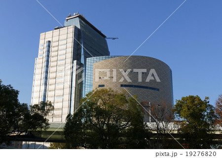 大阪歴史博物館とNHK大阪放送局の外観 19276820