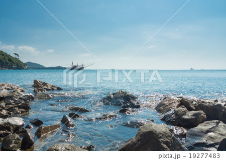 sea and sky 19277483
