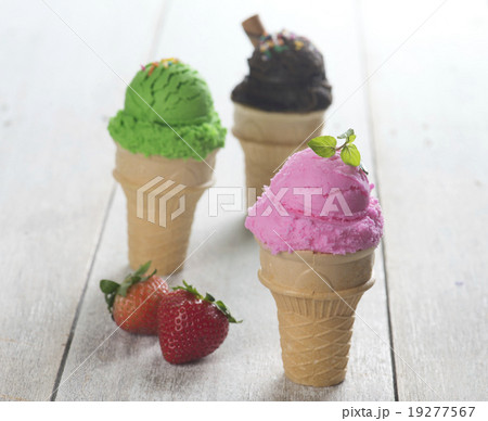 multiple ice creams 19277567