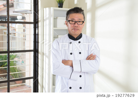 asian senior chef 19277629