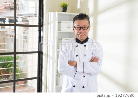 asian senior chef asian senior chef 19277630