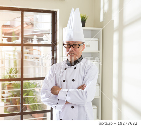 asian senior chef asian senior chef 19277632